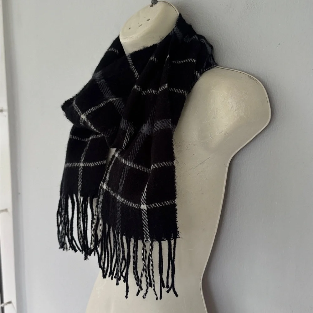 Black and white plaid print fringe trim winter scarf one size